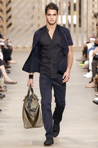 Louis Vuitton / - 2011